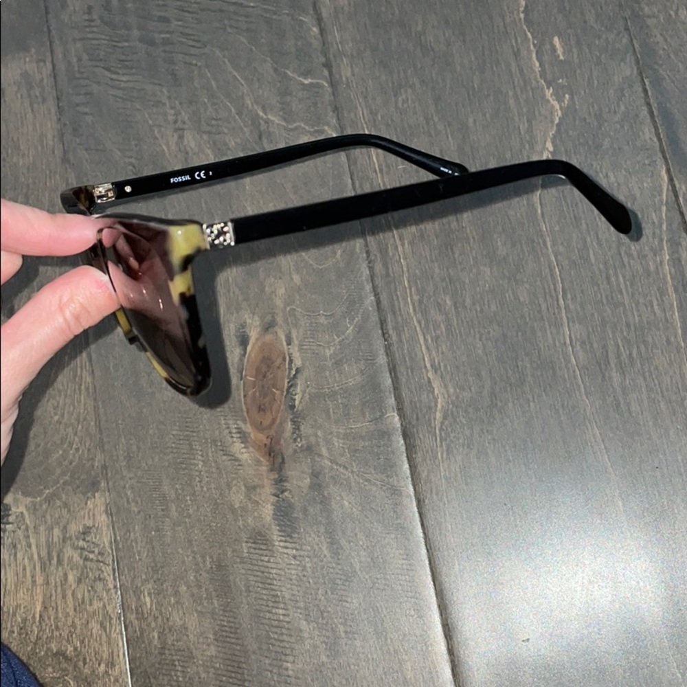Fossil Women’s Billie Butterfly sunglasses - Picture 4 of 5